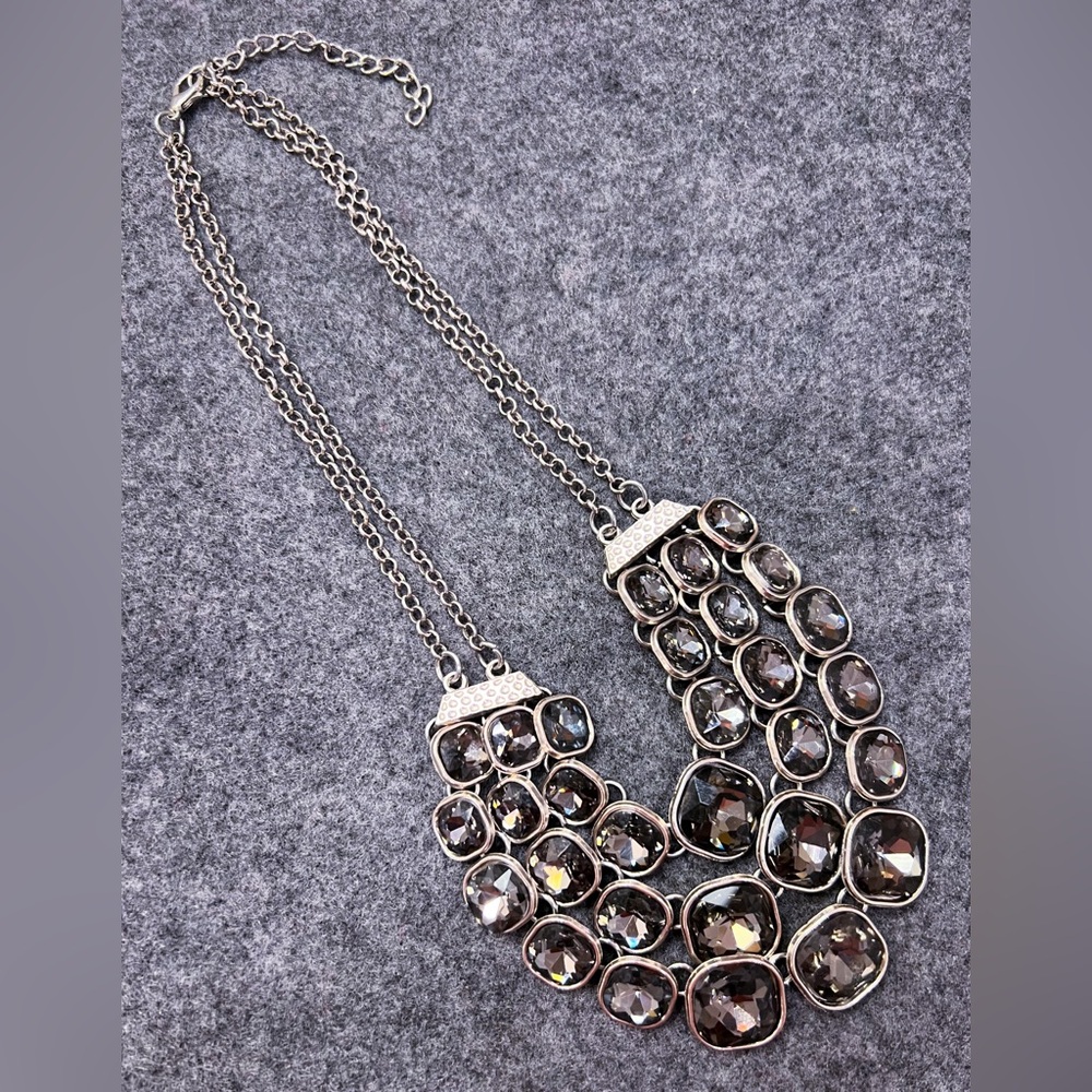 1946 Silver Tone 3-Layer Gray Glass Stone Necklace
